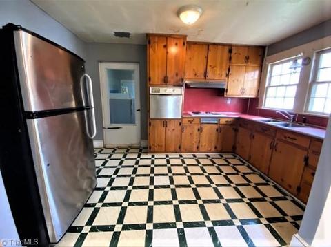 305 E Springfield Rd, High Point, NC 27263 photo 13