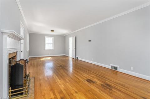627 Colonial Dr, High Point, NC 27262 photo 9