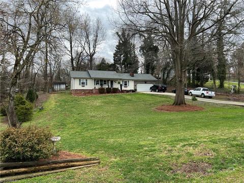 7331 Farmbrook Pl, Thomasville, NC 27360 photo 3