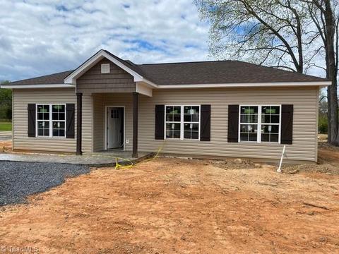 859 Friendly Rd, Eden, NC 27288 photo 1
