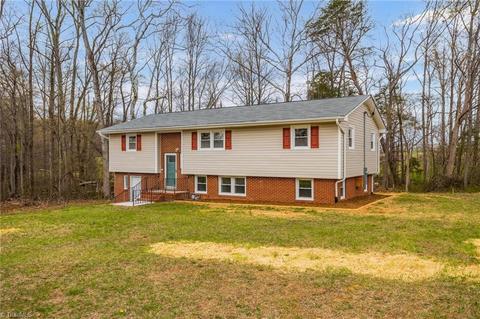 609 E Stadium Dr, Eden, NC 27288 photo 2