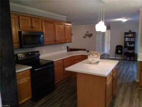 1015 Sechrist Loop, Pilot Mountain, NC 27041 photo 5