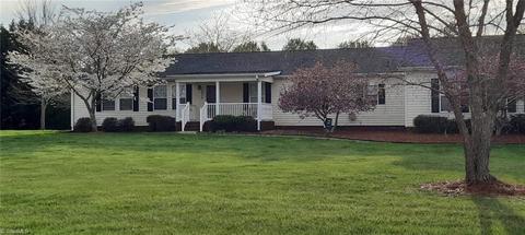 1015 Sechrist Loop, Pilot Mountain, NC 27041 photo 2