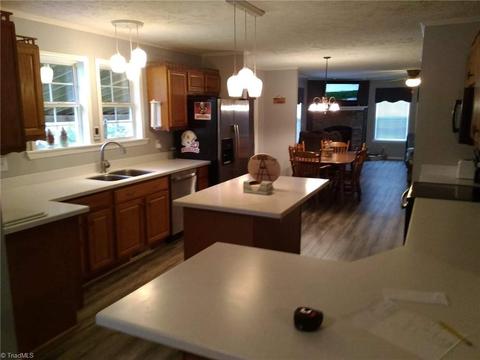 1015 Sechrist Loop, Pilot Mountain, NC 27041 photo 6