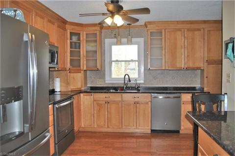 3928 Tanglebrook Rd, High Point, NC 27265 photo 6