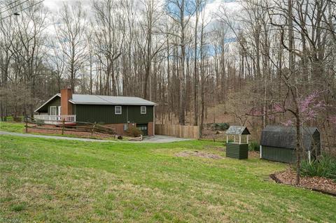 307 Mohawk Dr, High Point, NC 27262 photo 3