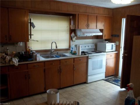 154 Shell Rd, Thomasville, NC 27360 photo 10