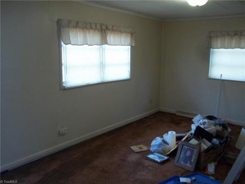 154 Shell Rd, Thomasville, NC 27360 photo 3