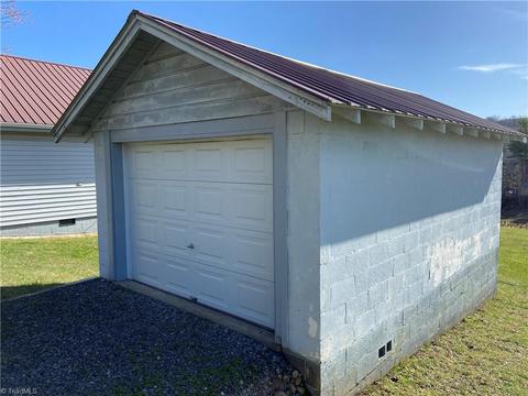 8807 W Pine St, Lowgap, NC 27024 photo 4