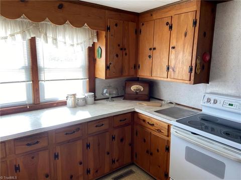 8807 W Pine St, Lowgap, NC 27024 photo 10