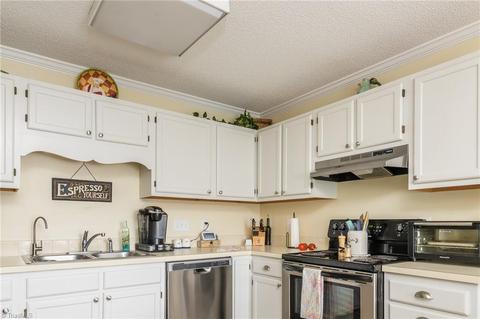 3050 Windchase Ct, High Point, NC 27265 photo 7