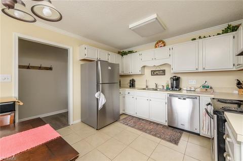 3050 Windchase Ct, High Point, NC 27265 photo 8