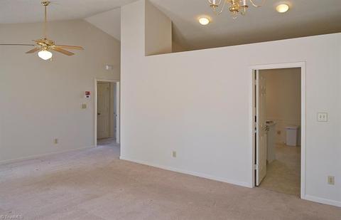 2930 Eagle Pointe Dr, High Point, NC 27265 photo 7