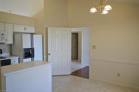 2930 Eagle Pointe Dr, High Point, NC 27265 photo 10