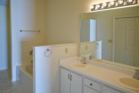 2930 Eagle Pointe Dr, High Point, NC 27265 photo 15