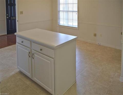 2930 Eagle Pointe Dr, High Point, NC 27265 photo 12