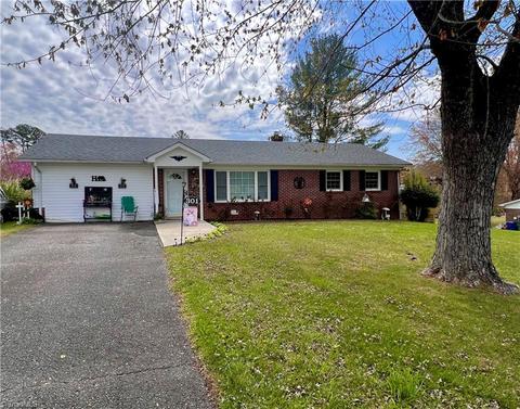 301 E Devon Dr, Mount Airy, NC 27030 photo 3