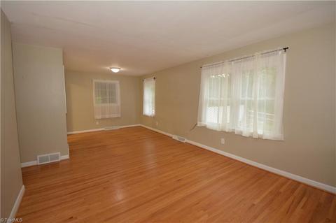 1617 Larkin St, High Point, NC 27262 photo 5