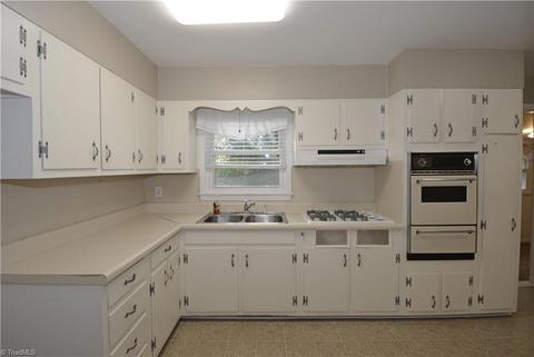 1617 Larkin St, High Point, NC 27262 photo 9