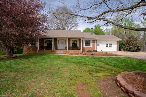 204 Williamsburg Rd, Olin, NC 28660 photo 1