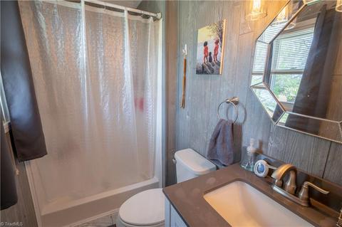 204 Williamsburg Rd, Olin, NC 28660 photo 9