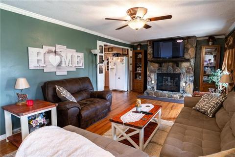 204 Williamsburg Rd, Olin, NC 28660 photo 2
