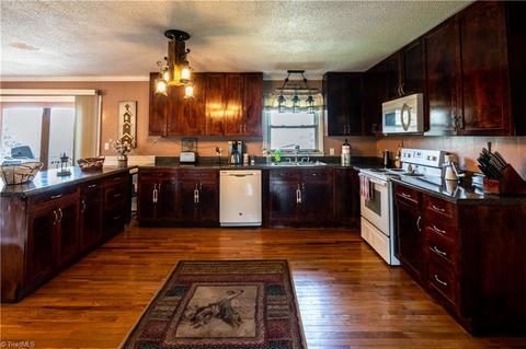 204 Williamsburg Rd, Olin, NC 28660 photo 3