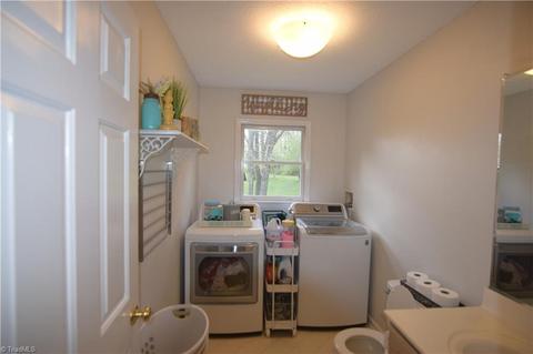 136 Heidi Ct, Pilot Mountain, NC 27041 photo 10