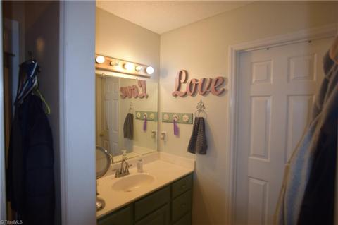 136 Heidi Ct, Pilot Mountain, NC 27041 photo 13