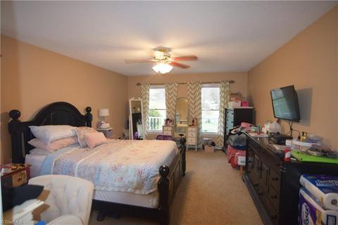136 Heidi Ct, Pilot Mountain, NC 27041 photo 12