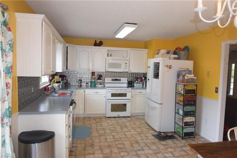 136 Heidi Ct, Pilot Mountain, NC 27041 photo 8