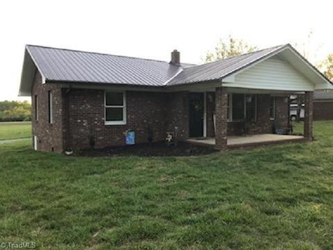 2091 Pleasant Loop, Thomasville, NC 27360 photo 3