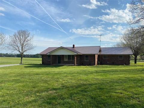 2091 Pleasant Loop, Thomasville, NC 27360 photo 1