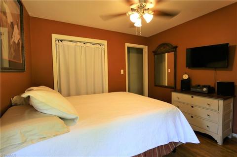 1122 Bridges Dr, High Point, NC 27262 photo 12