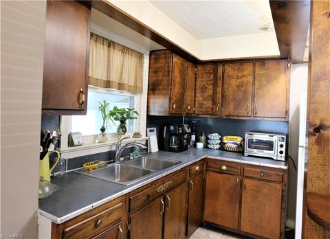1122 Bridges Dr, High Point, NC 27262 photo 9