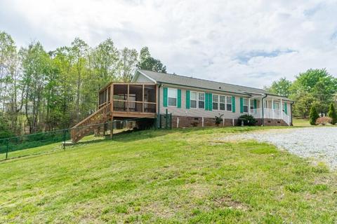 1376 Bradley Rd, Pinnacle, NC 27043 photo 3