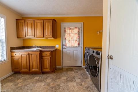1376 Bradley Rd, Pinnacle, NC 27043 photo 15