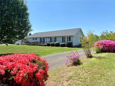 270 Springfield Rd, Pilot Mountain, NC 27041 photo 3
