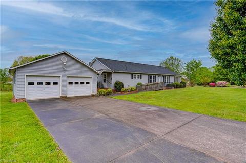 270 Springfield Rd, Pilot Mountain, NC 27041 photo 4