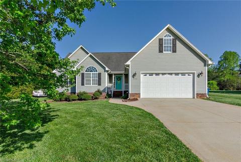 2990 Clear Ridge Dr, Trinity, NC 27370 photo 1