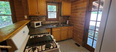 2203 Staghorn Rd, Purlear, NC 28665 photo 9