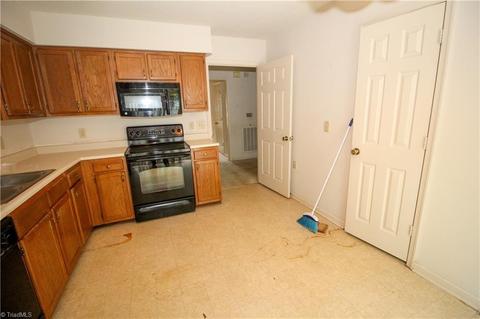 1356 Bailey Cir, High Point, NC 27262 photo 8