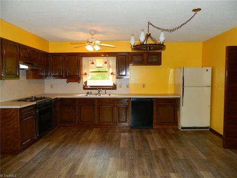 4142 Pointer Ln, Sophia, NC 27350 photo 9