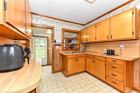 1603 Staley Rd, High Point, NC 27265 photo 9
