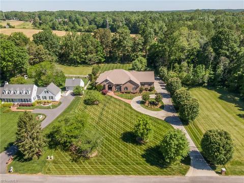 127 Willoughby Park Dr, High Point, NC 27265 photo 2