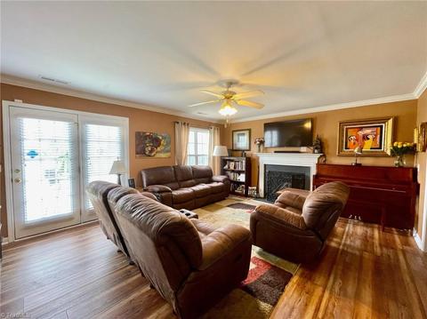 3871 Eagleston Ct, High Point, NC 27265 photo 6