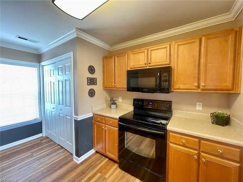 3871 Eagleston Ct, High Point, NC 27265 photo 9