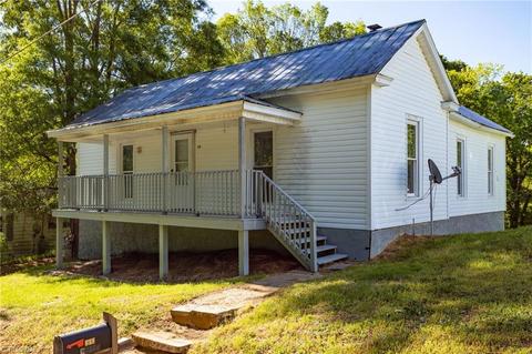 618 Oak St, Eden, NC 27288 photo 1