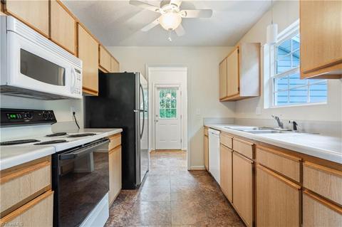 602 Three Oaks Dr, High Point, NC 27265 photo 7
