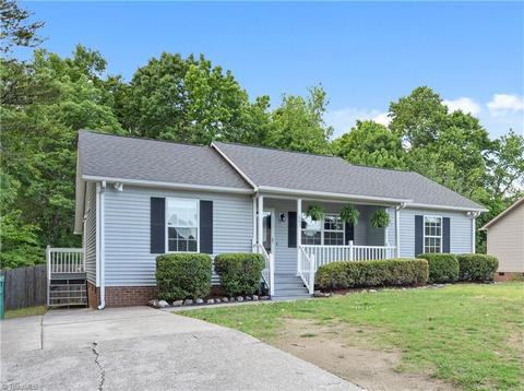 602 Three Oaks Dr, High Point, NC 27265 photo 3